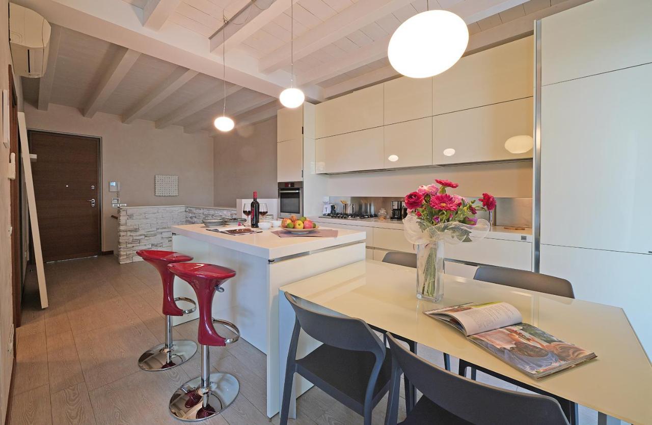Giulia Luxury Apartment Σιρμιόνε Εξωτερικό φωτογραφία