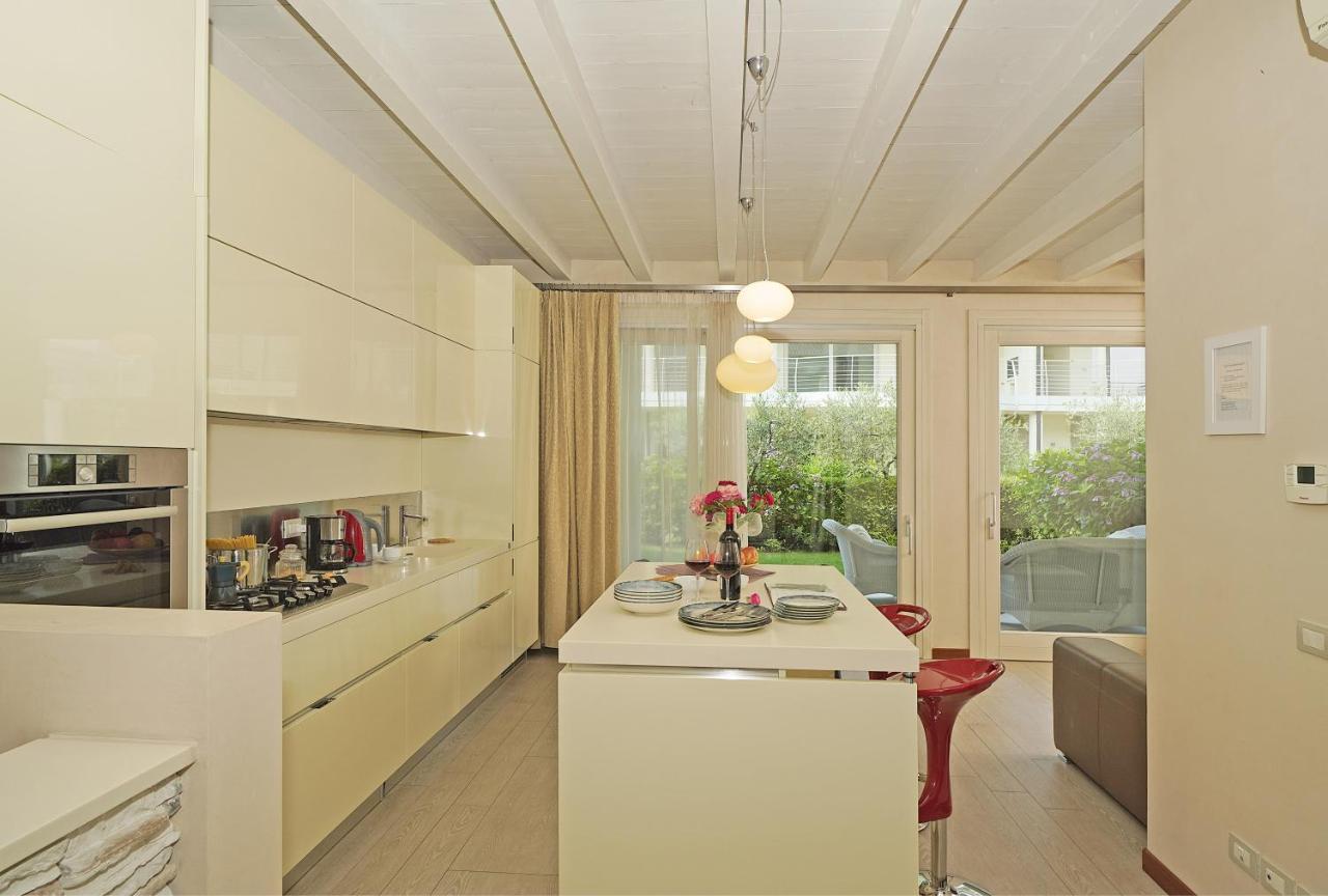 Giulia Luxury Apartment Σιρμιόνε Εξωτερικό φωτογραφία